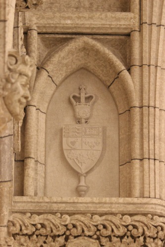 A Senate emblem that Smith carved, featuring a coat of arms and a scepter in a stone column. 