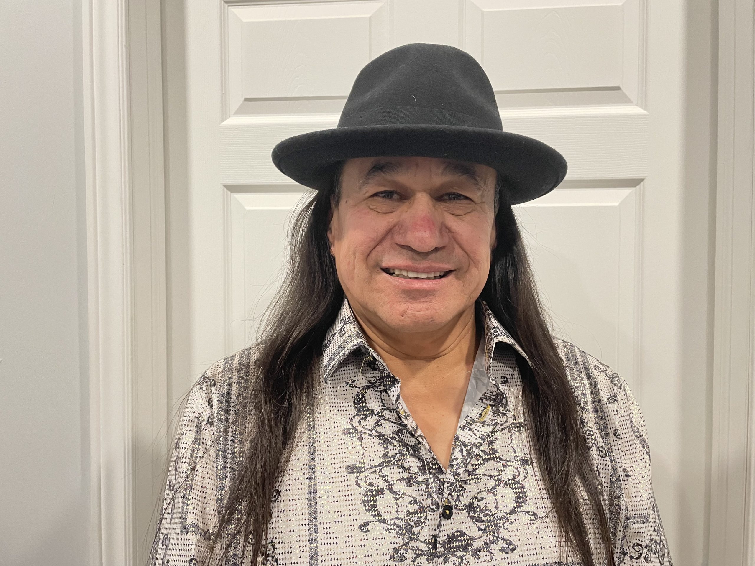 indigenous-comedian-uses-pain-as-power-to-help-heal-through-humour