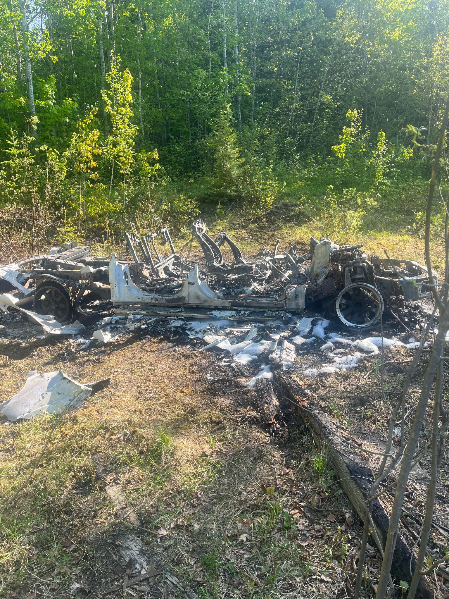Camion incendié dans le bois