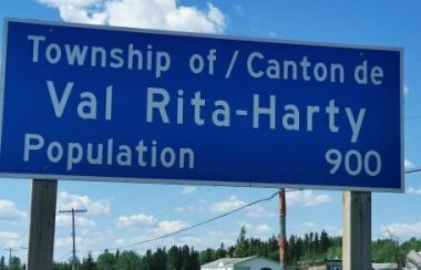 Un panneau à l'entrée de la ville de Val Rita-Harty