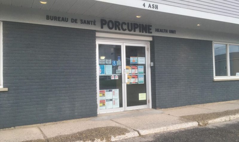 La porte d'entrée du Bureau de santé Porcupine à Kapuskasing