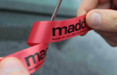 Un ruban rouge de MADD Canada et sa campagne