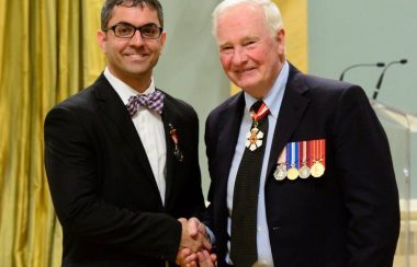 Louis Poirier à gauche.