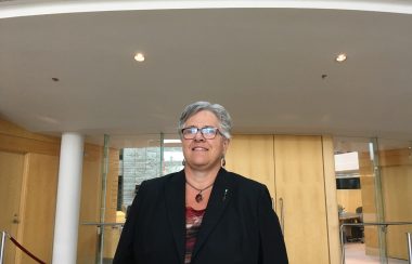 Portrait de la député de Kam Lake, Julie Green, à l'Assemblée législative