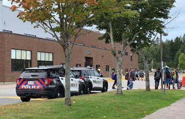 Des policiers à l'École Samuel de Champlain