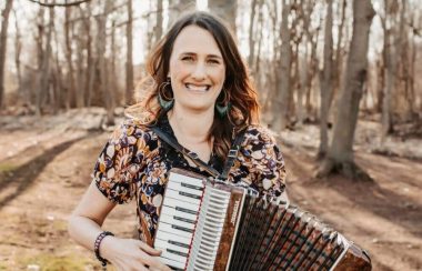 La musicienne Pastelle LeBlanc du groupe Vishtèn à l'Île-du-Prince-Édouard a été une source d'inspiration pour plusieurs artistes acadiens au cours des années. (Photo: Facebook Emmanuelle LeBlanc)