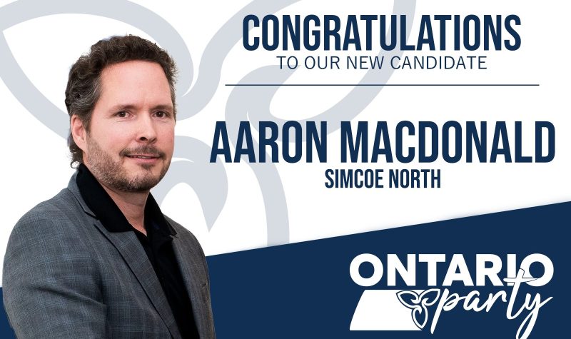 Le candidat du parti Ontario pour Simcoe Nord, Aaron MacDonald
