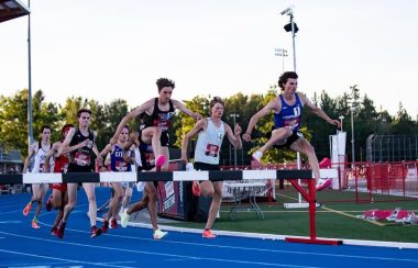 Xavier Lemaître jumping over a steeple with other contenders following behind him.