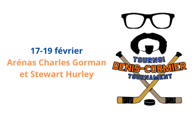 Affiche du tournoi indiquant les dates initiales, du 17 au 19 février, les lieux des parties également. Sur la droite, le logo du tournoi, 2 crosse de hockey croisés au dessus d'une rondelle et au dessus, une moustache et des lunettes rappelant Denis Cormier.