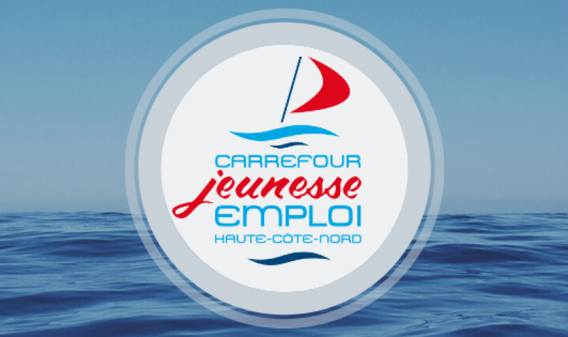 Le logo du carrefour jeunesse emploi de la Haute-Côte-Nord sur de l'eau