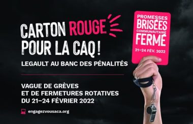 Affiche noire avec écriture blanche et une main montrant un carton rose