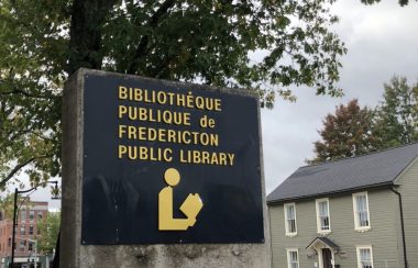L'affichage de la Bibliothèque publique de Fredericton