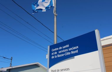 Le comité local de Tête-à-la-Baleine demandait le maintient le deux infirmières en poste au dispensaire. Photo : Mickael Lambert