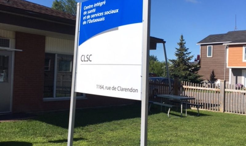 A blue and white sign outside the clinic in Quyon.