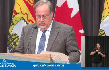 Marcel Lavoie, sous-ministre pour le secteur francophone, lors de la conférence de presse diffusée sur la chaîne Youtube du gouvernement du Nouveau-Brunswick. (Youtube, Nouveau-Brunswick \ New Brunswick)