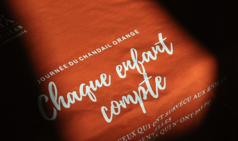 Un chandail orange pour ne pas oublier. Photo : Campus Saint-Jean