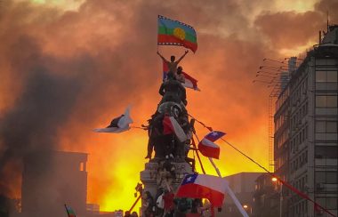 La photo emblématique des manifestations au Chili en 2019, point de départ de cette votation. Photo : Susana Hidalgo