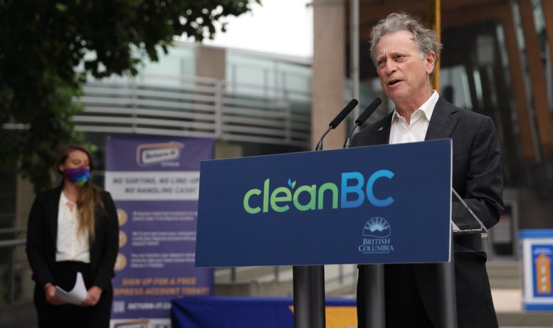 Le ministre Britanno-Colombien de l’Environnement et de la Stratégie sur le changement climatique, George Heyman, a annoncé plusieurs améliorations du système de recyclage provincial. Photo : Gouvernement de la Colombie-Britannique