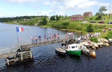 Les acadiens de Tor Baie entrent à la FANE (Photo : Société des Acadiens de la Région de Tor Baie)