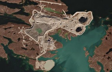 Vue aérienne de la mine de diamants Diavik, aux Territoires du Nord-Ouest