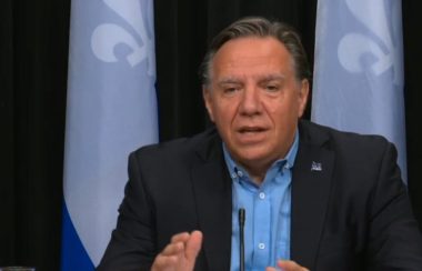 Le premier ministre du Québec François Legault durcit le ton face à ceux qui refusent de porter le masque. – Capture d’écran Mickael Lambert