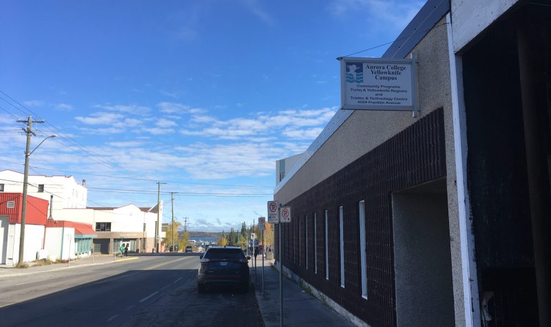 Vue des bureaux du Collège Aurora qui pourrait se transformer en centre de jour temporaire pour les sans-abris de Yellowknife