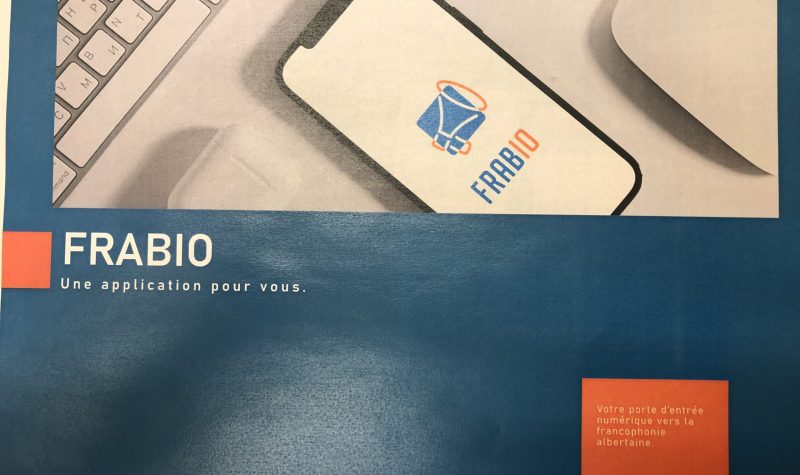 Logo de l'application Frabio. Il s'agit d'un porte voix. Les couleurs représentées sont le orange, le bleu et le blanc.