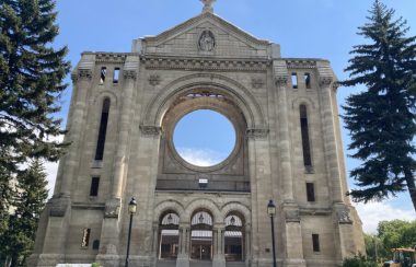 Photo de l'extérieur de la Cathédrale de Saint-Boniface. Crédit photo: Aurélie Nana Forson