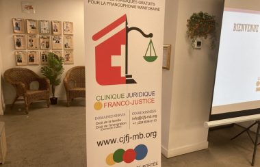 Banderole lors de la cérémonie d'ouverture de la clinique juridique Franco-justice. Crédit photo: Aurélie Nana Forson