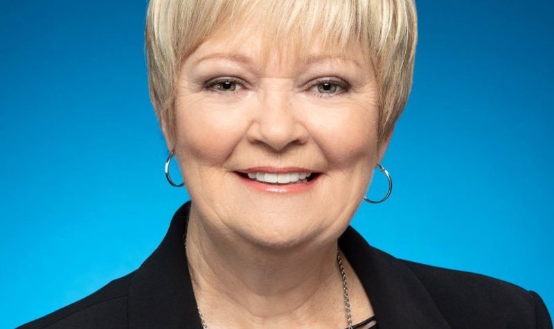 Après près de 20 ans à représenter la circonscription de Duplessis à l'assemblée nationale, Lorraine Richard prend officiellement sa retraite. Photo : Parti Québécois - région Côte-Nord