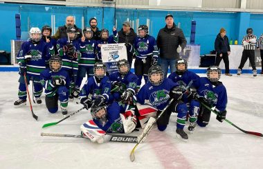 Les M11 du Blizzard ont remporté le tournoi Alvin Parrill de Labrador City, à l’automne 2022. Photo : gracieuseté, association de hockey mineur de Fermont
