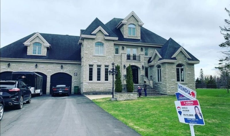 L’annonce de Danielle Jolicoeur, courtier immobilier, montre qu’elle a vendu une grande maison avec garage en Outaouais.