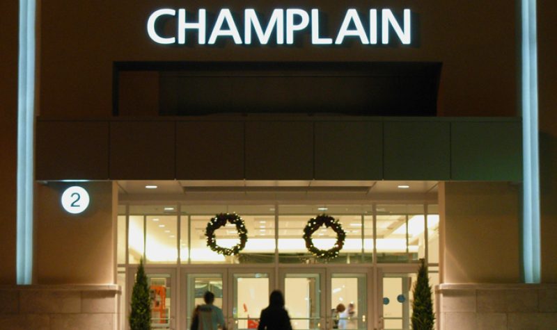 New_entrance_to_Champlain_Place,_Dieppe_NB_(2008)