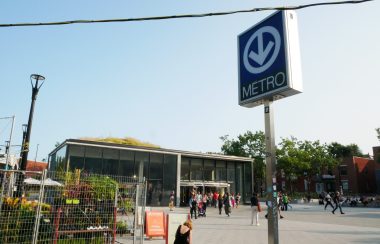 A sign for the metro can be seen outside of Mont Royal station.