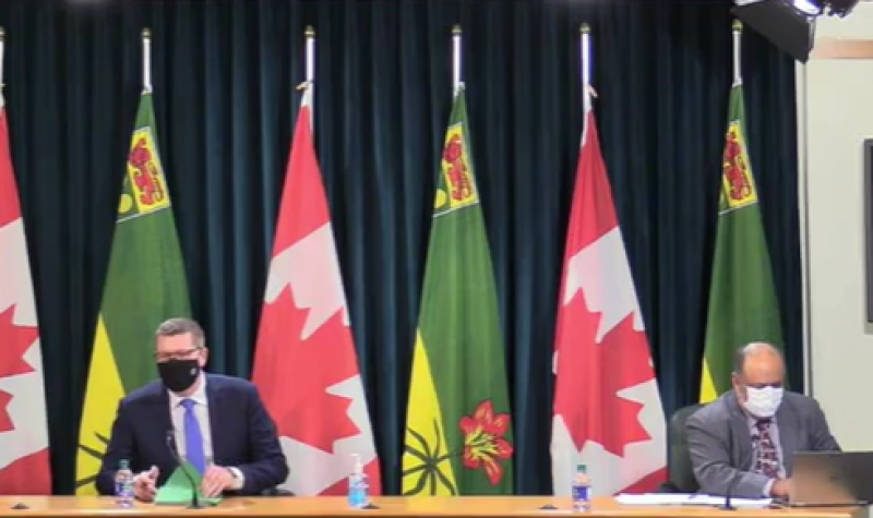 Le premier ministre de la Saskatchewan Scott Moe à gauche et Dr Saqib Shahab à droite. 
Les restrictions liées au Covid-19 sont prolongées jusqu'au 19 mars en Saskatchewan. photo: capture d'écran: page Facebook Scott Moe