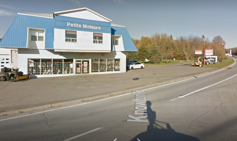 Picture of Petits Moteurs a business on gilmans corner.