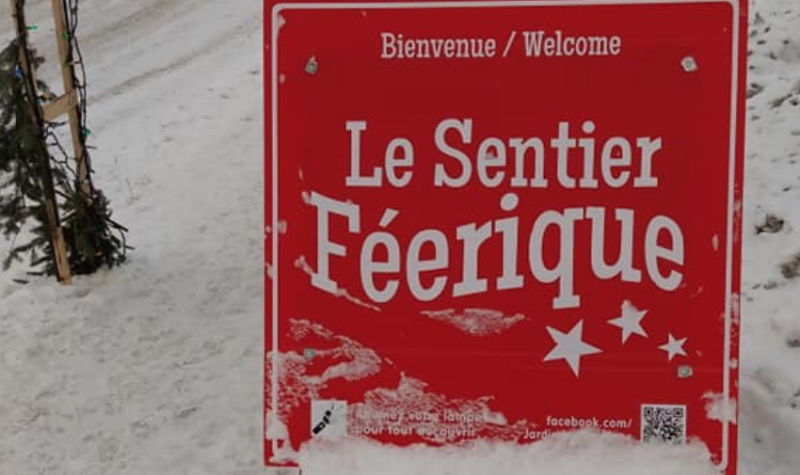 Red square sign at the beginning of the fairy trail. It reads Sentier Féerique.
