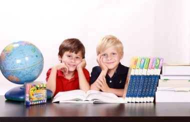 enfants qui étudient