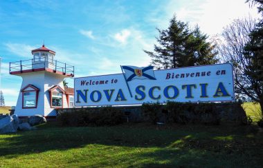 Le panneau d'entrée de la Nouvelle-Ecosse en venant du Nouveau-Brunswick. Photo : MaritimeMac