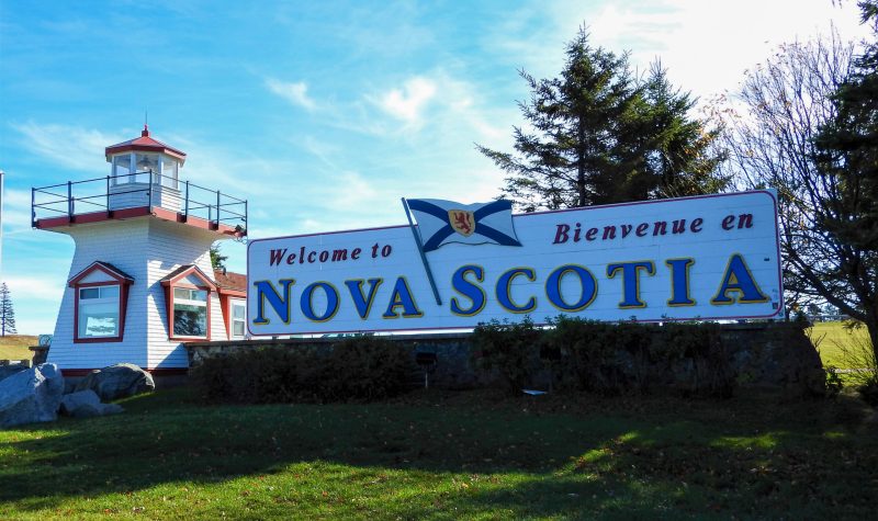 Le panneau d'entrée de la Nouvelle-Ecosse en venant du Nouveau-Brunswick. Photo : MaritimeMac
