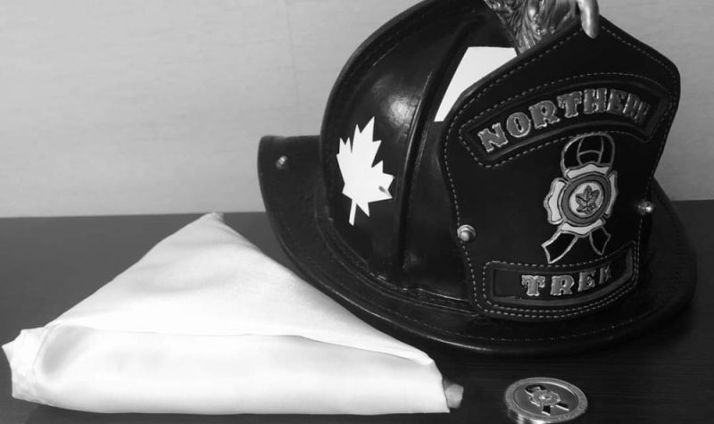 Des équipements de pompier, appartenant à Julien Bergeron, ambassadeur pour la Fondation Canadienne des Pompiers morts en service(Photo: Northern Trek 2023)