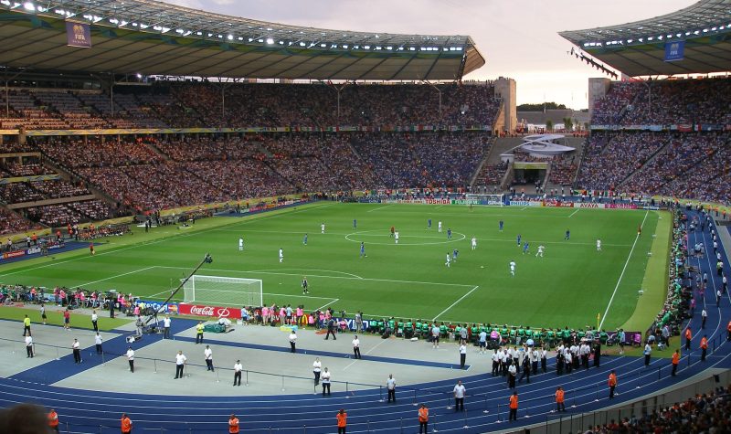 Photo prise dans un stade de soccer, depuis les tribunes