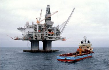 hibernia-oil-platform-boat