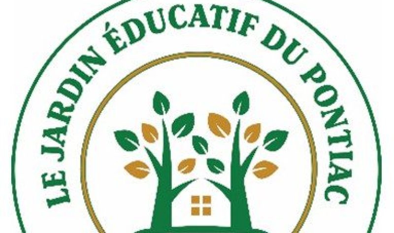 The logo of the Jardin Educatif du Pontiac, featuring two green trees forming a roof over a house.