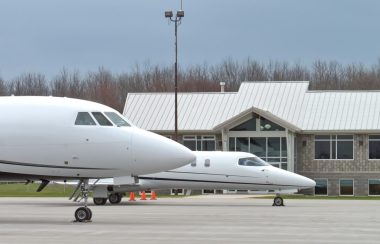 Avions à l'aéroport régional du lac Simcoe