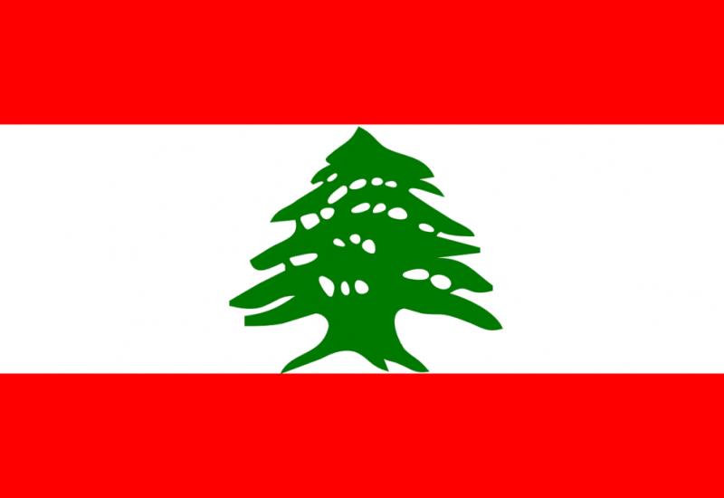 Le drapeau du Liban, deux bandes rouges horizontales avec une bande balnche au centre et un cèdre vert au centre
