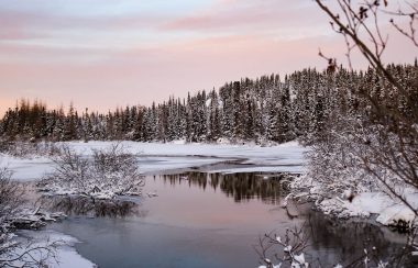 ruisseau au coucher du soleil