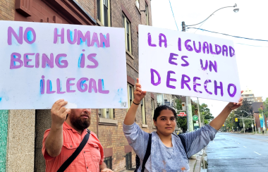 Carteles que se exhibieron en una de las marchas convocadas a favor del Status For All. Septiembre de 2022 - Toronto | Daniela León