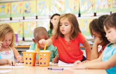 enfants qui dessinent