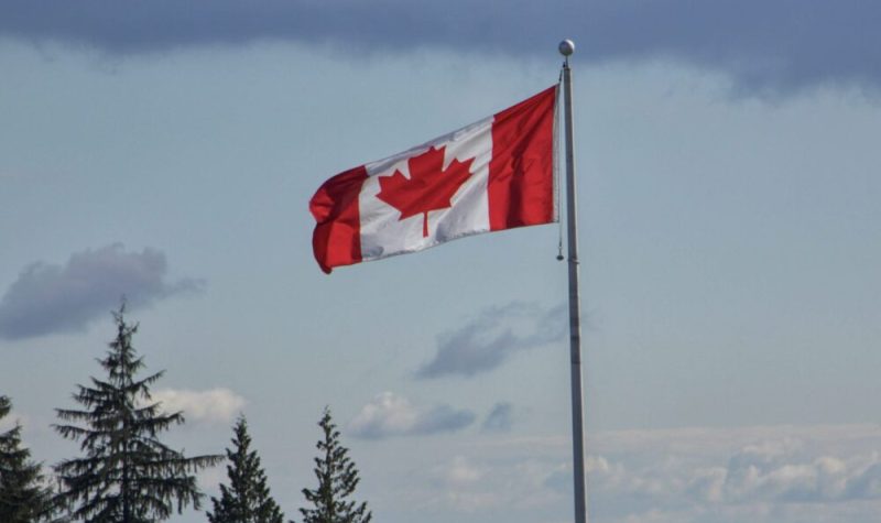 Le drapeau du Canada.